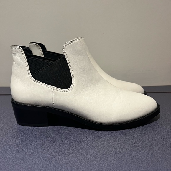 Shelly’s London White Chelsea Boot - Picture 2 of 5